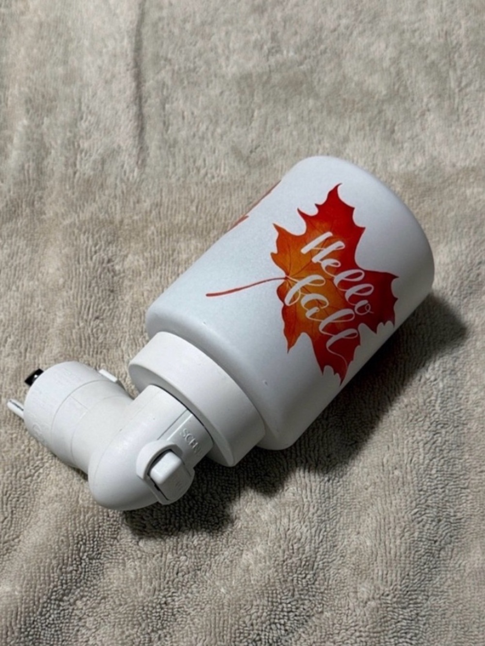 Scentsy White Plug-In Wax Melter with Autumn Theme - Picture 4 of 4
